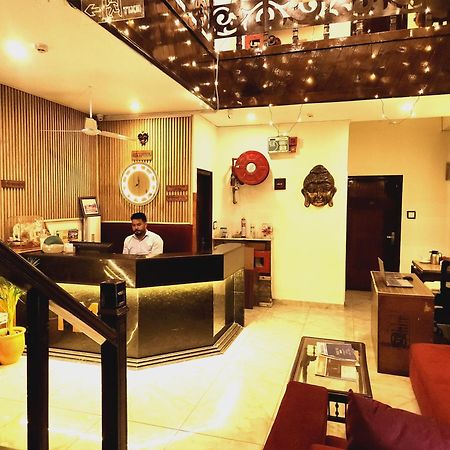 Hotel Vrs Inns Chandīgarh Екстериор снимка