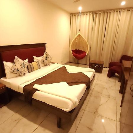 Hotel Vrs Inns Chandīgarh Екстериор снимка