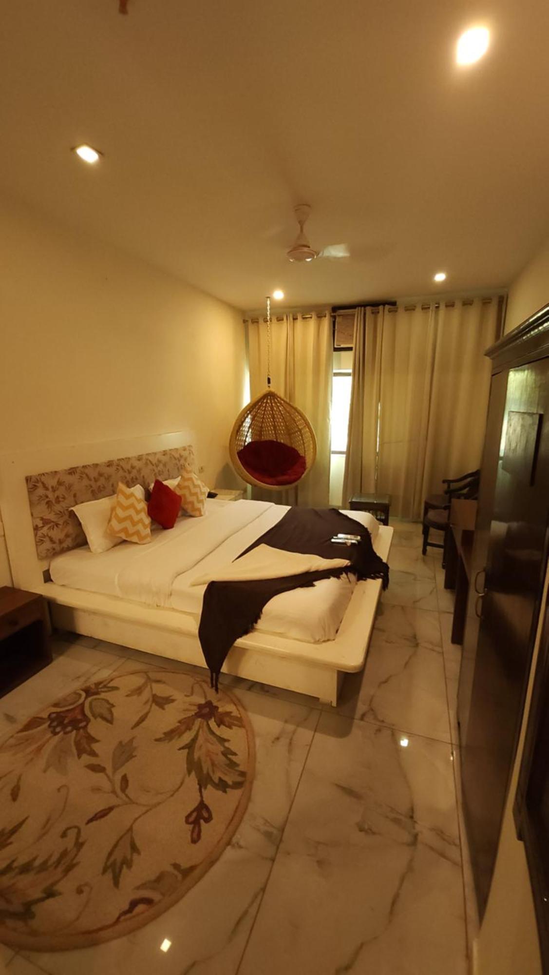Hotel Vrs Inns Chandīgarh Екстериор снимка