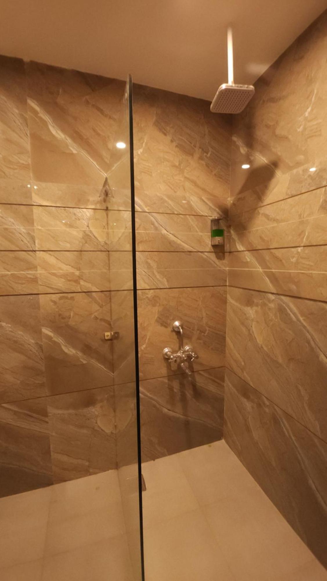 Hotel Vrs Inns Chandīgarh Екстериор снимка