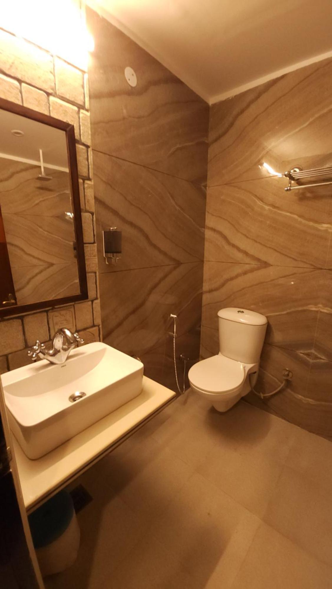 Hotel Vrs Inns Chandīgarh Екстериор снимка