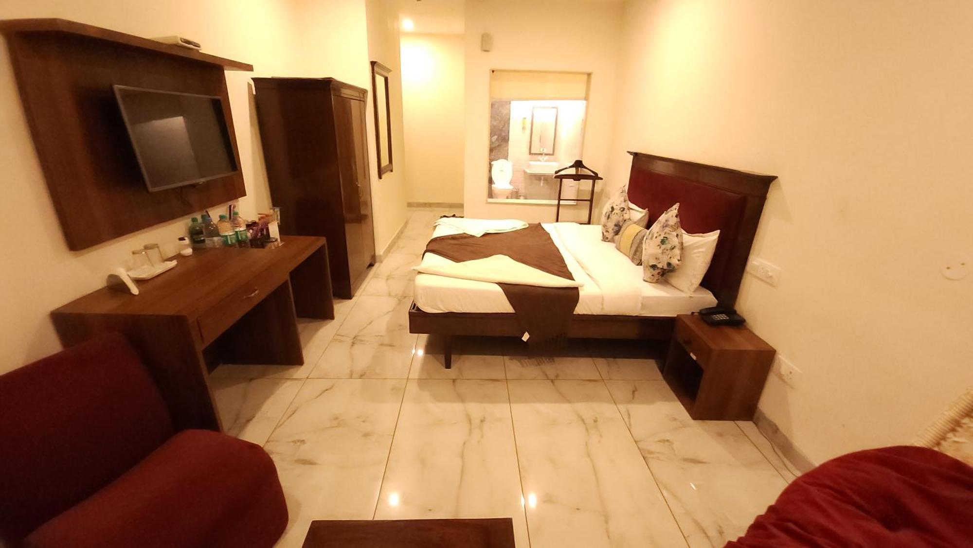 Hotel Vrs Inns Chandīgarh Екстериор снимка